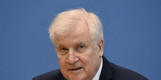 Der geschäftsführende Innenminister Horst Seehofer (CSU) Der geschäftsführende Innenminister Horst Seehofer (CSU)