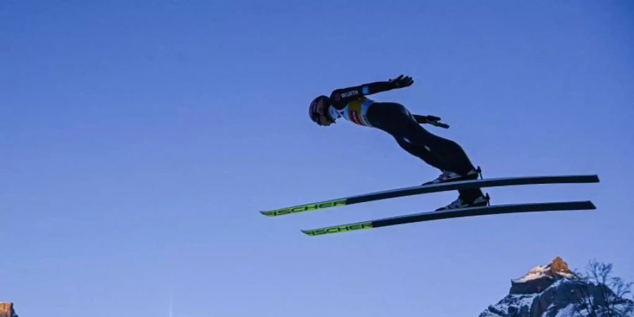 Karl Geiger zeigt sich rund anderthalb Wochen vor dem Start der Vierschanzentournee in glänzender Verfassung. Foto: Gian Ehrenzeller/KEYSTONE/dpa