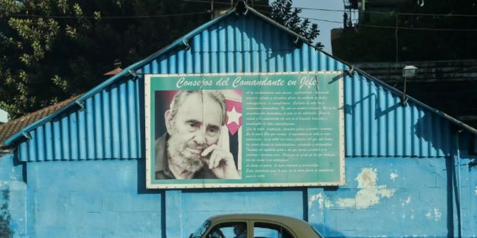 Ein Plakat mit dem Foto Fidel Castros Ein Plakat mit dem Foto Fidel Castros