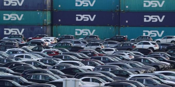 Autos für den Export. Autos