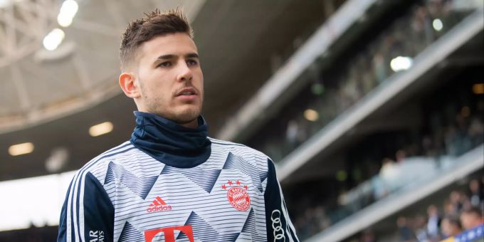 Lucas Hernandez (Bayern München) vor einem Spiel in der Bundesliga. Bayern München Lucas Hernandez