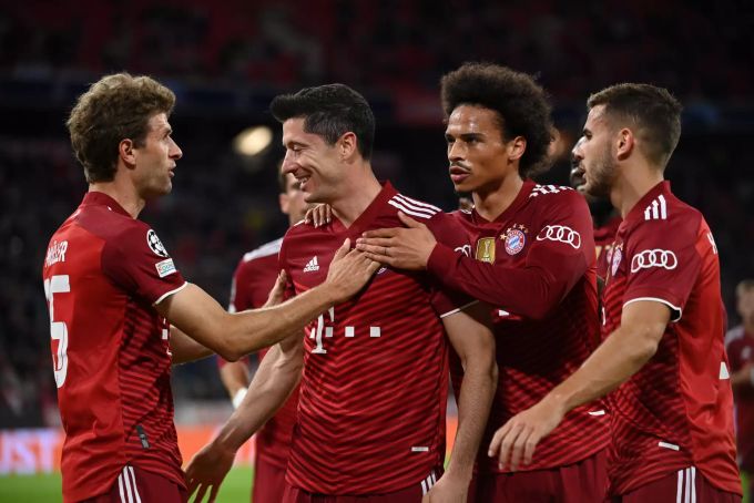 Der Weg zur Meisterschaft führt auch in dieser Saison über das Star-Ensemble der Bayern. Da ist sich auch Felix Magath sicher. Felix Magath
