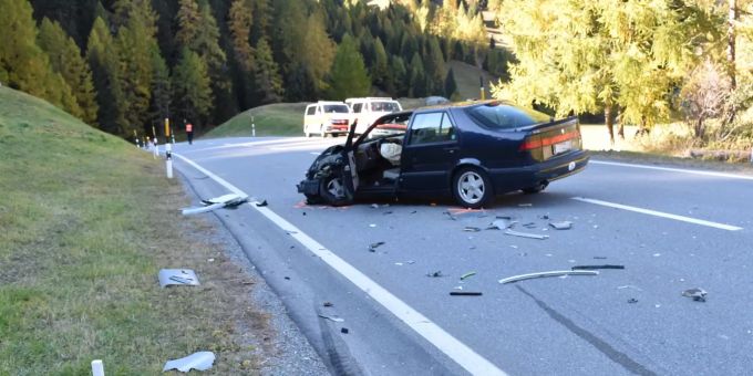 Sämtliche Fahrzeuge der Unfallbeteiligten waren nicht mehr fahrbar. Kantonspolizei Graubünden