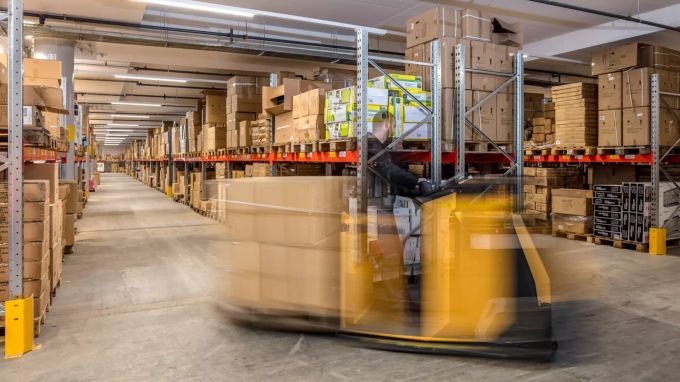 Logistik: Die Camion Transport AG bildet in vielen spannenden Berufen junge Menschen zu Fachleuten aus. Camion Transport AG Wil