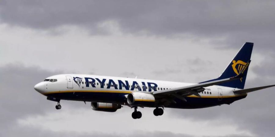 Reisende können nun wieder von Dresden nach London fliegen. Foto: Boris Roessler/dpa