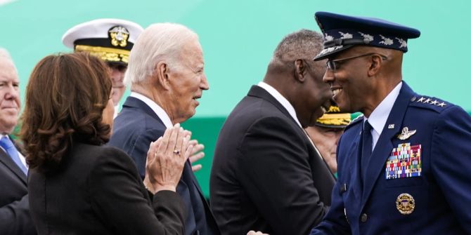 Charles Brown und Biden