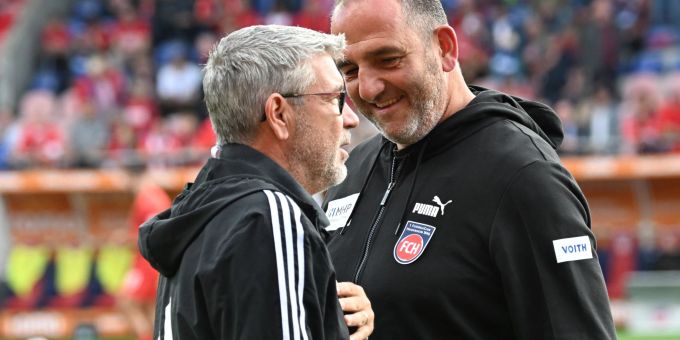 Union-Coach Urs Fischer (vorn) und sein Heidenheimer Gegenüber Frank Schmidt. Union-Coach Urs Fischer.
