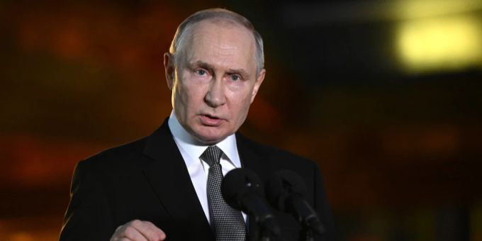 Der russische Präsident gibt bekannt, aufgrund der US-Raketen seine westlichen Grenzen zu verstärken. putin rede