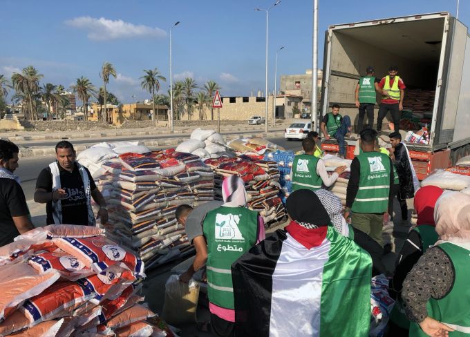 Grosse Mengen Hilfsmittel stecken auf der ägyptischen Seite des Rafah-Übergangs fest. Rafah Übergang