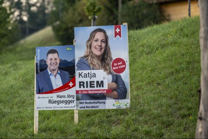 Die beiden Berner SVP-Mitglieder Hans Jörg Rüegsegger und Katja Riem sind in der Landwirtschaft tätig und wurden neu in den Nationalrat gewählt (Rüegsegger rutscht für Salzmann nach). SVP Landwirtschaft Riem Rüegsegger