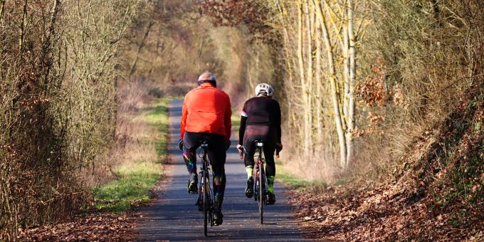 Velofahren im Herbst und Winter kann genauso Spass machen wie in den warmen Jahreszeiten. Velo, Velofahren, Herbst, Winter