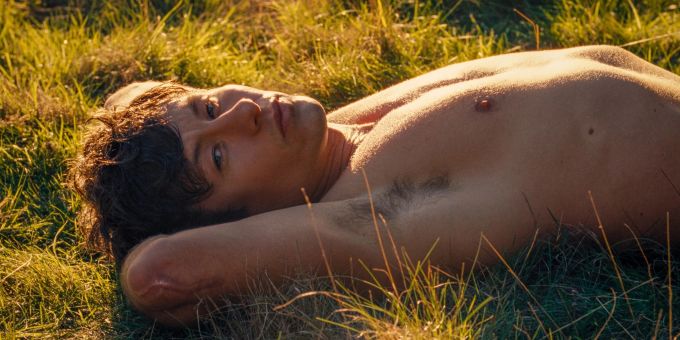 Barry Keoghan als Oliver in einer Szene des Films «Saltburn». In dem Film trinkt er das Badewasser seines Freundes. Sydney Sweeney glaubt, dass der Badewasser-Hype daher rührt. Sydney Sweeney