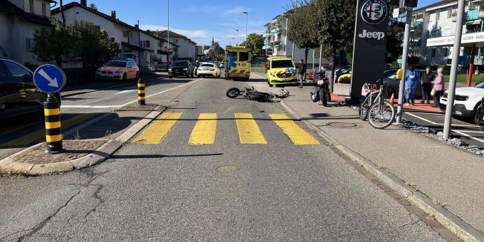 Rapperswil-Jona SG: Motorrad prallt gegen Fussgängerin. Rapperswil-Jona SG