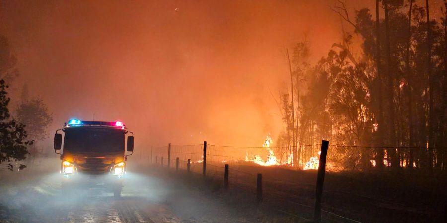 Buschbrände toben bei Millmerran im australischen Queensland.