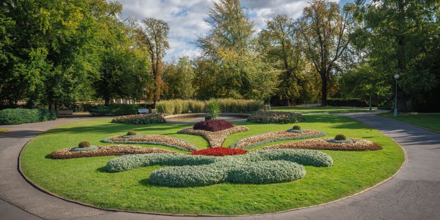 Der Garten der Prager Burg lädt zu entspannten Spaziergängen ein.
