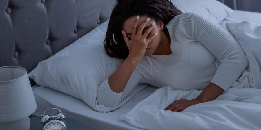 Auch die Qualität des Schlafes hat einen Einfluss auf den Zyklus einer Frau.