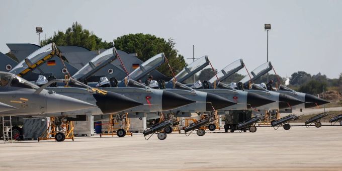 Panavia Tornado-Flugzeuge der deutschen Luftwaffe während des NATO Tiger Meet 2023 auf dem Militärflughafen Gioia del Colle der italienischen Luftwaffe, Italien, am 9. Oktober 2023.