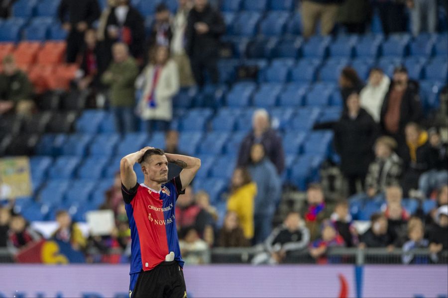 Routinier Taulant Xhaka sagt nach dem Spiel: «Ich weiss nicht, ob die Hälfte des Teams überhaupt weiss, um was es geht und was es heisst, diese Farben zu tragen.»