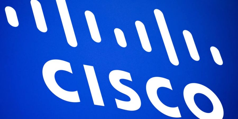 Der Netzwerk-Ausrüster Cisco hat seine Umsatzprognose für das laufende Geschäftsjahr schon nach den ersten drei Monaten gesenkt. Bei Anlegern kam das schlecht an: Die Aktie fiel im nachbörslichen US-Handel am Mittwoch zeitweise um rund zehn Prozent. (Archivbild)