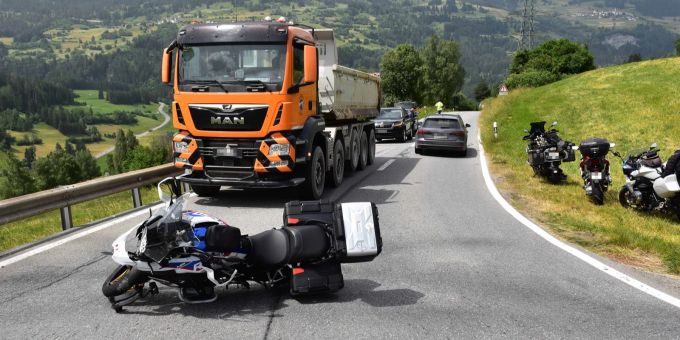 Brienz/Brinzauls: Motorradfahrer bei Kollision verletzt Kollision in Brienz/Brinzauls
