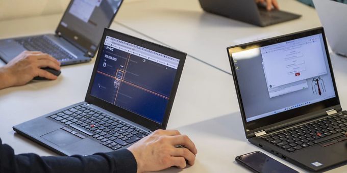 Bain Capital will zusammen mit den Gründungsaktionären SoftwareOne übernehmen. Daher legt die britische Private Equity-Gesellschaft ein Angebot für die Aktien des Softwarehauses vor. (Sympbolbild) softwareone
