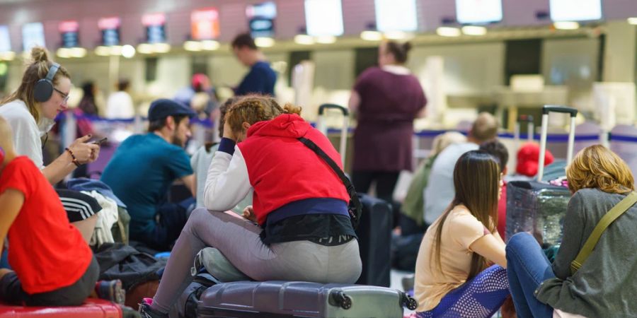 Die Reise über einen Flughafen kann für viele Urlauberinnen und Urlauber schnell zum Stresstest werden.