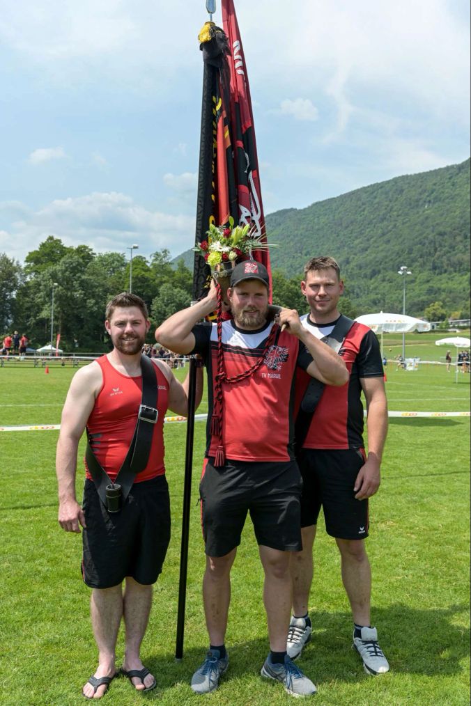 Heute Märwiler Fahnen- und Hornträger: Nadio, Lukas und Aaron.