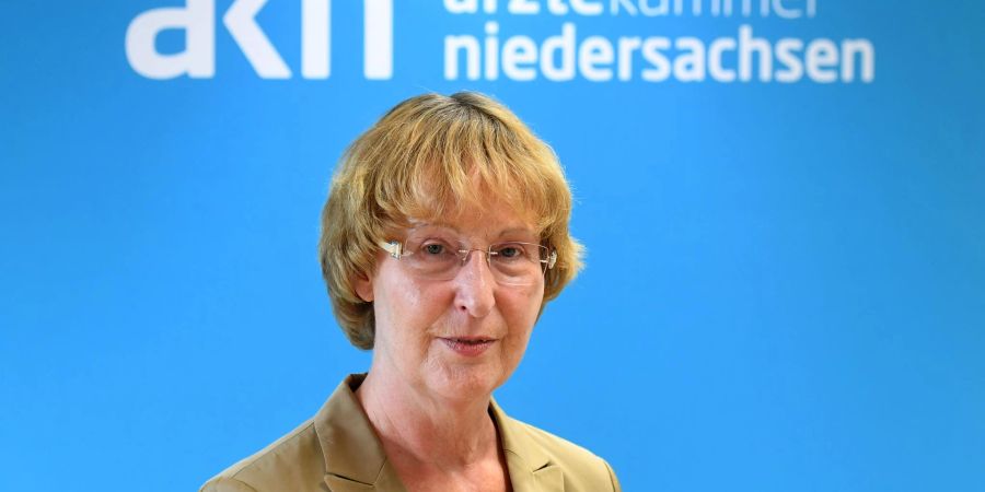 Angespannte Lage in Krankenhäusern: Ärztekammer-Präsidentin Martina Wenker fordert mehr Respekt für die Beschäftigten im Gesundheitswesen.