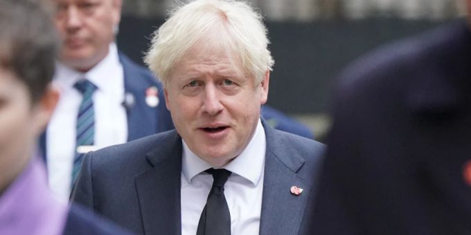 Boris Johnson, Ehemaliger Premierminister von Grossbritannien, geht die Downing Street entlang. Foto: Jonathan Brady/PA Wire/dpa Boris Johnson, Ehemaliger Premierminister von Grossbritannien, geht die Downing Street entlang. Foto: Jonathan Brady/PA Wire/dpa