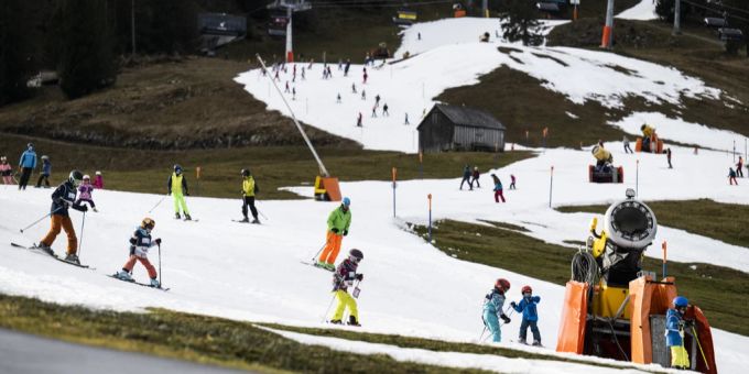 Wer ein Saison-Abo besitzt, geht auch bei widrigen Bedingungen skifahren. Pisten
