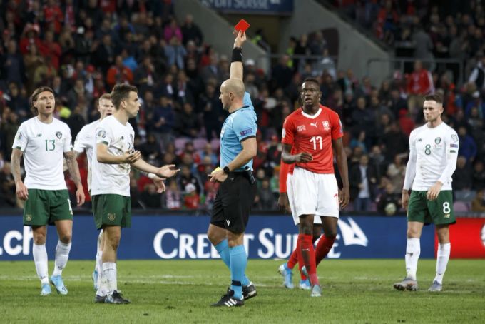 2019 pfeift Szymon Marciniak das EM-Quali-Spiel zwischen der Schweiz und Irland (2:0). Ein Jahr später fällt er wegen einer Corona-Infaktion lange aus. Szymon Marciniak