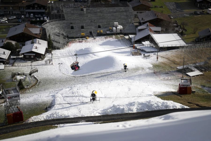 Vorbereitungen am Zielraum am Chuenisbärgli vor dem Weltcup in Adelboden.