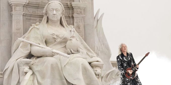 Queen-Gitarrist Brian May trifft bald König Charles III. Queen-Gitarrist Brian May trifft bald König Charles III.