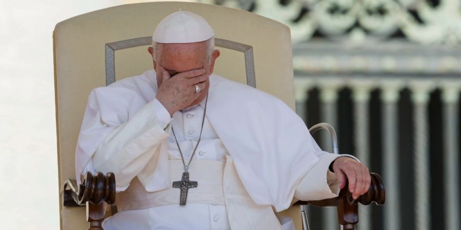 Papst Franziskus will für einen gestorbenen Obdachlosen aus Deutschland beten.
