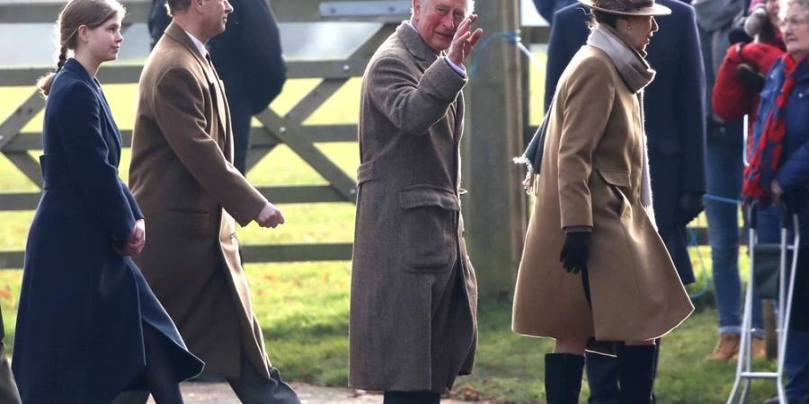 Im Jahr 2019 auf dem Weg zur Weihnachtsmesse in der St. Mary Magdalene Kirche in Sandringham (v.l.): Lady Louise Windsor, Prinz Andrew, der heutige König Charles und Prinzessin Anne.