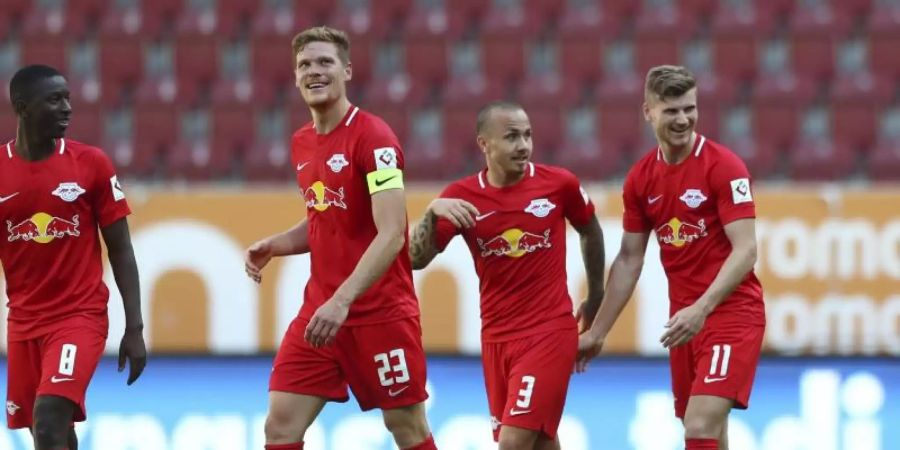 Verabschiedete sich mit einem Rekord aus Leipzig in Richtung England: Timo Werner (r). Foto: Matthias Schrader/AP/POOL/dpa