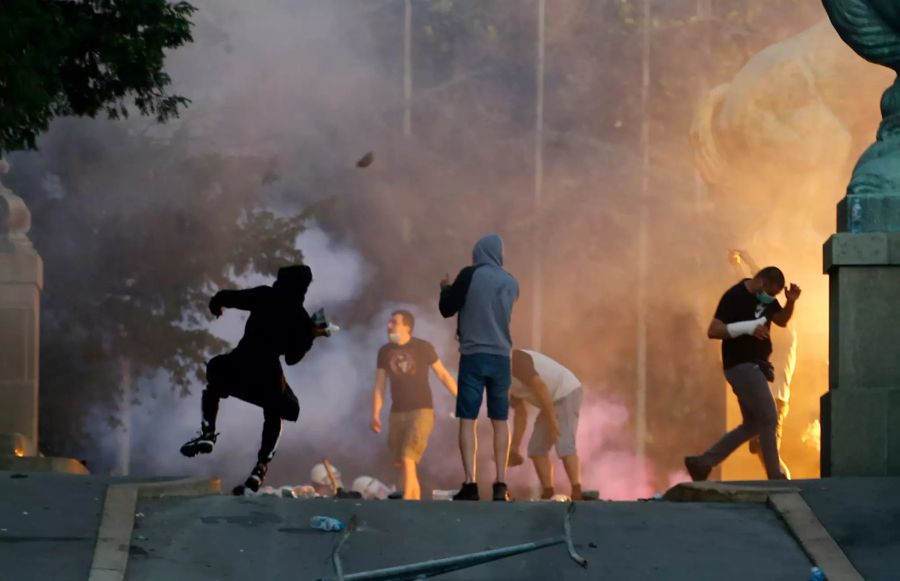 Auch am Mittwochabend stiessen die Demonstranten mit der Polizei zusammen.