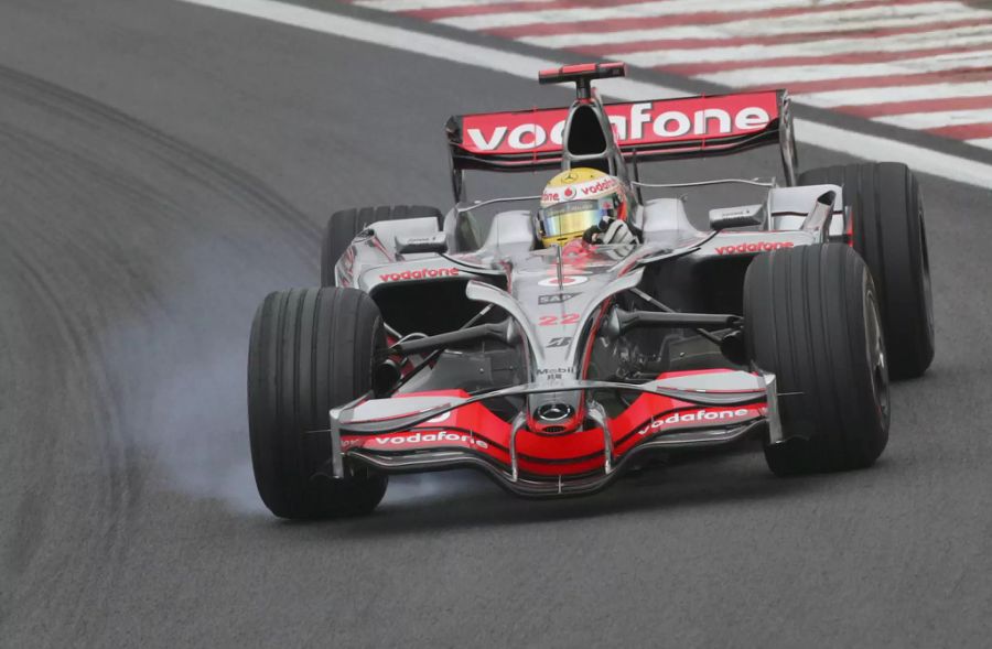 Seinen ersten Weltmeistertitel holte Lewis Hamilton 2008 mit McLaren-Mercedes.