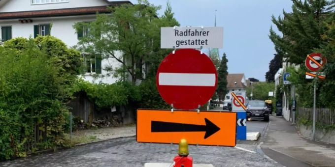 Vorübergehende Verkehrsanordnung auf der Rietstrasse.