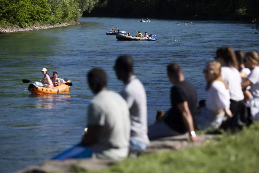 CORONAVIRUS, COVID-19, COVID 19, NOTSTAND, LOCKERUNGSMASSNAHMEN, LOCKDOWN, SHUTDOWN, EROEFFNUNG, LOCKERUNG, WIEDEREROEFFNUNG, FLUSS, FREIZEIT, SCHLAUCHBOOT,