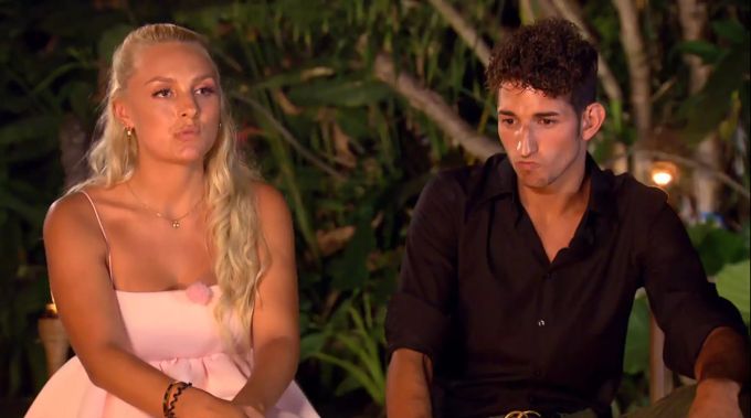 Temptation Island: Michelle und Mateo schweigen sich gegenseitig an. Temptation Island