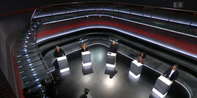 Die Arena unter dem Motto: die Direktbetroffenen erzählen. komiker marco rima daniel koch