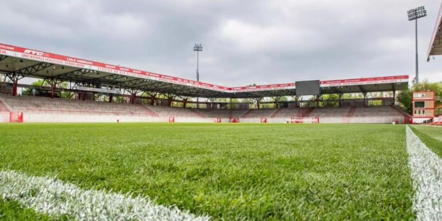 Im Stadion «An der Alten Försterei» könnten Geisterspiele von Union Berlin stattfinden. Foto: Andreas Gora/dpa