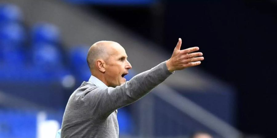 Augsburgs Trainer Heiko Herrlich hofft auf einen Sieg gegen den SC Paderborn. Foto: Martin Meissner/AP-Pool/dpa