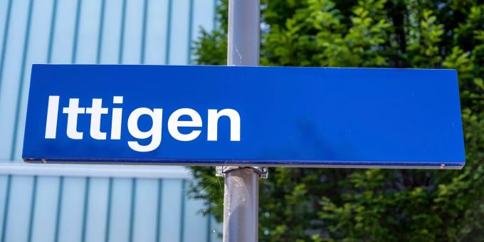 Stationsschild Ittigen. - Ittigen Stationsschild Ittigen. - Ittigen