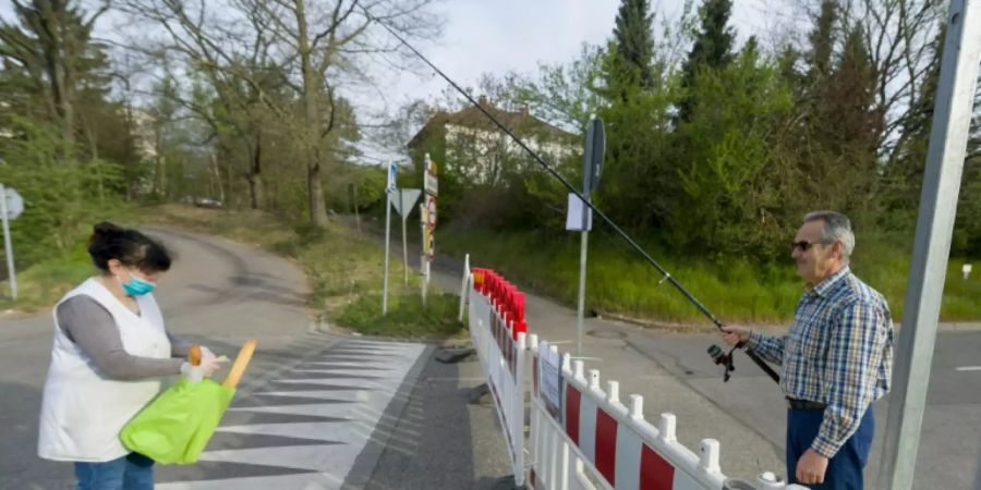 «Baguette-Angler» Hartmut Fey im April am gesperrten Grenzübergang Lauterbach