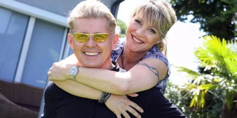 Markus Mörl, Neue-Deutsche-Welle-Star, und seine Freundin Yvonne König, ebenfalls Schlagersängerin. Foto: -/RTLZWEI, RedSeven Entertainment/dpa