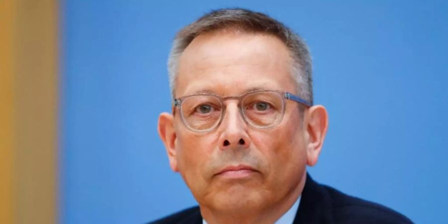 Johannes-Wilhelm Rörig, unabhängiger Beauftragter für Fragen des sexuellen Kindesmissbrauchs, droht der EKD mit dem Abbruch der offiziellen Gespräche. Foto: Fabrizio Bensch/Reuters/POOL/dpa