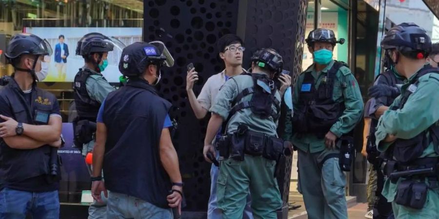 In Hongkong gibt es erneut Proteste gegen das chinesische Sicherheitsgesetz. Foto: Vincent Yu/AP/dpa