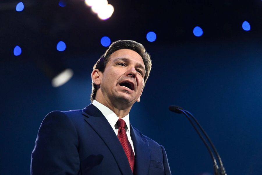 Floridas Gouverneur Ron DeSantis stilisiert sich gerne als Kämpfer gegen die «Wokeness». Damit begründet er Gesetze, die Minderheiten diskriminieren.